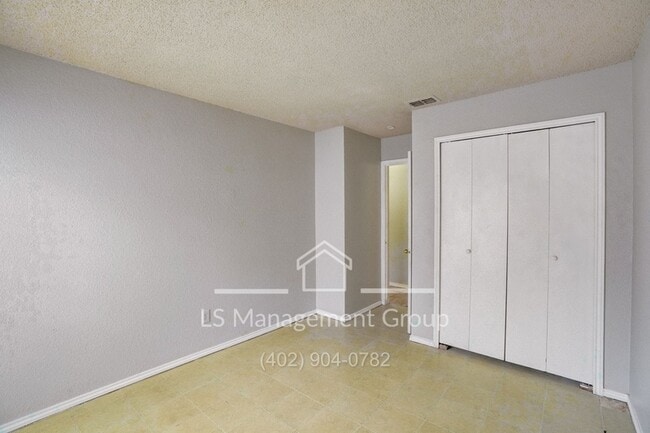 Building Photo - 7517 Oak Chase