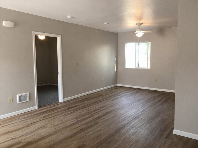 Building Photo - 506 Waukesha Ave