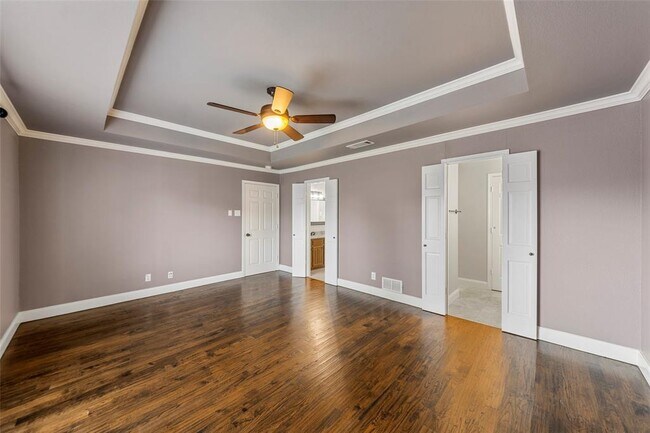 Building Photo - 4636 Versailles Ln