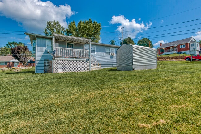 Building Photo - 760 Henry St