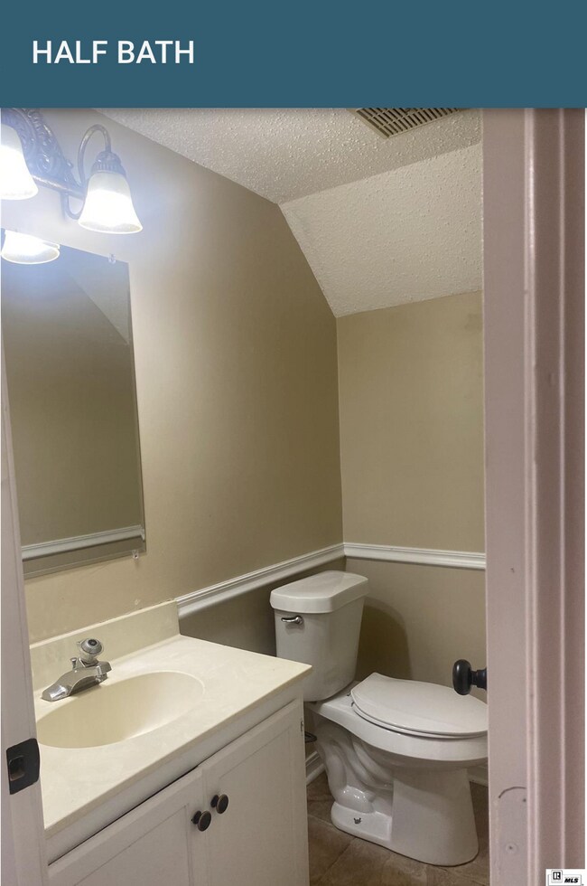 Building Photo - 122 Wellington Pl