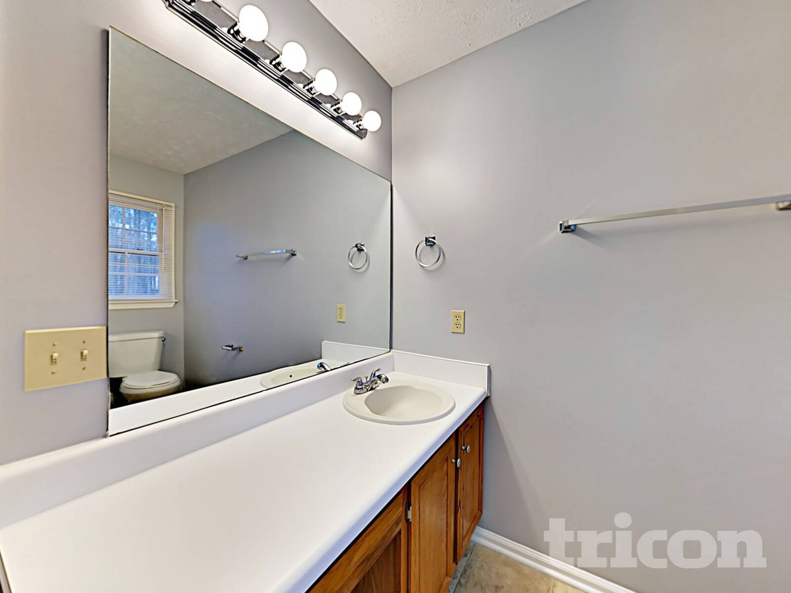 Building Photo - 5044 Rosemeade Ct