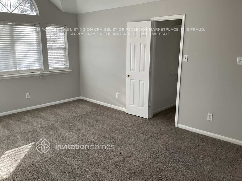 Building Photo - 3423 La Seine Ln