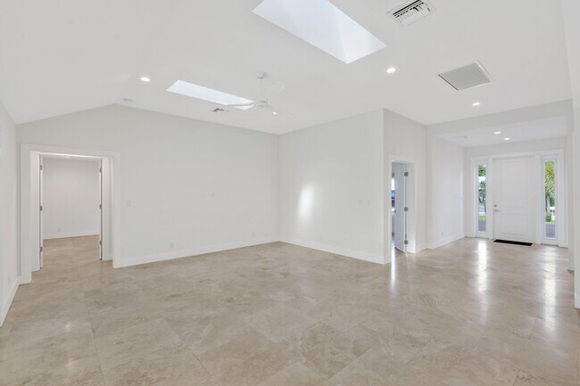 Building Photo - 1386 S Atlantic Dr