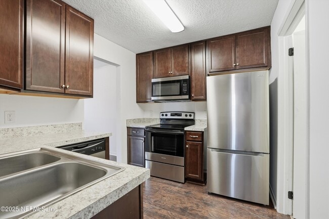 Building Photo - 11365 Tanager Dr S