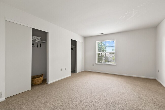 Building Photo - One Bedroom Prestige Style Apartment on th...