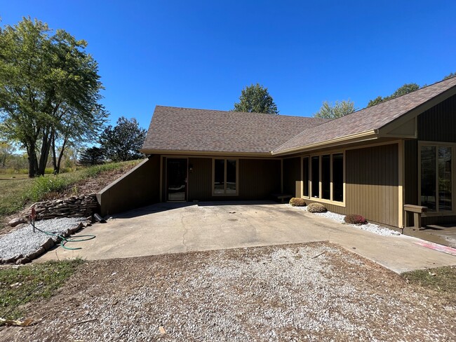 Building Photo - 15105 Jowler Creek Rd