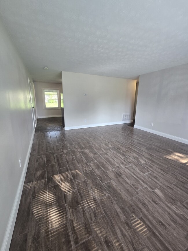 Building Photo - 996 Brookcrest Dr