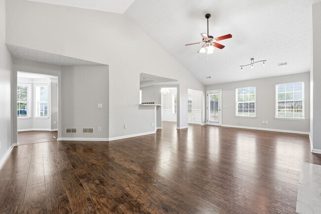 Building Photo - Ranch home with 4 bedrooms and a bonus room.