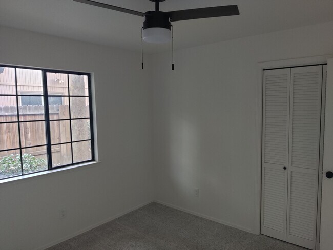 Building Photo - 1097 North Point Dr