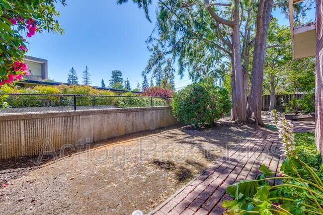 Building Photo - 3974 Duncan Pl