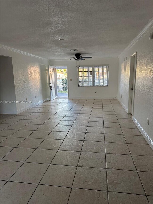 Building Photo - 470 NE 127th St