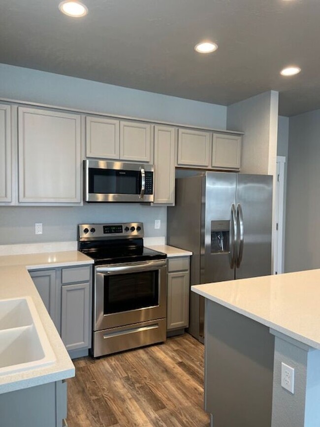 Building Photo - Roe Street Townhomes