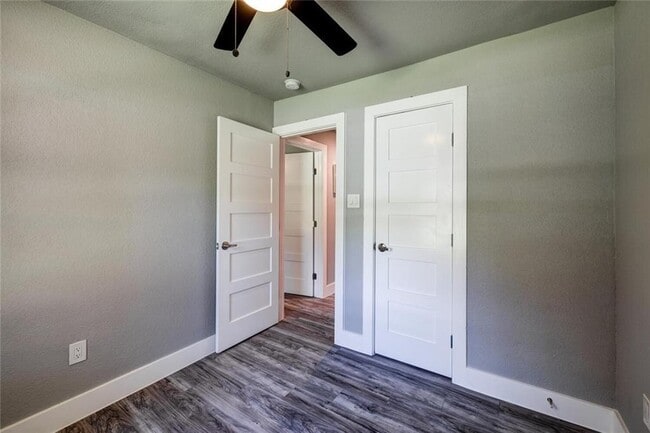Building Photo - 2321 Lakehurst Dr
