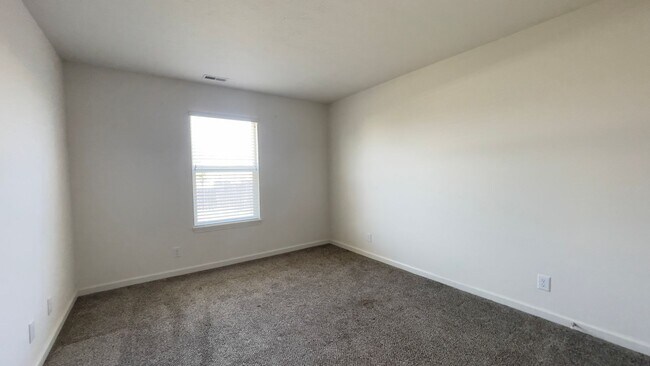 Building Photo - Hawthorne Lake…3 Bedroom 2 Bath