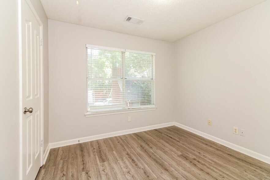 Building Photo - 8183 Walnut Valley Cove