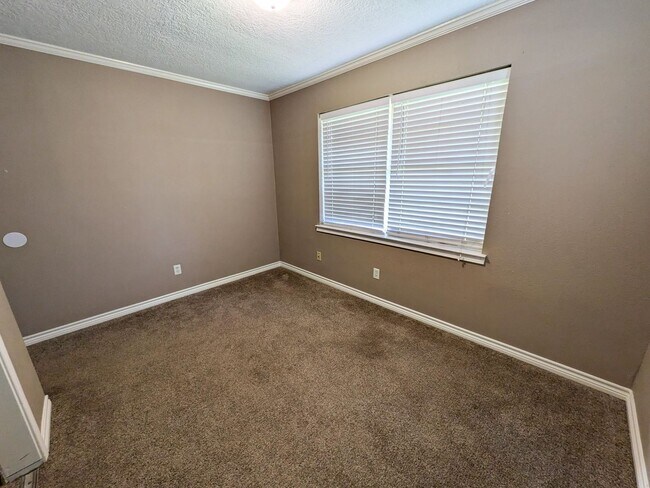 Building Photo - 2430 Granger Dr