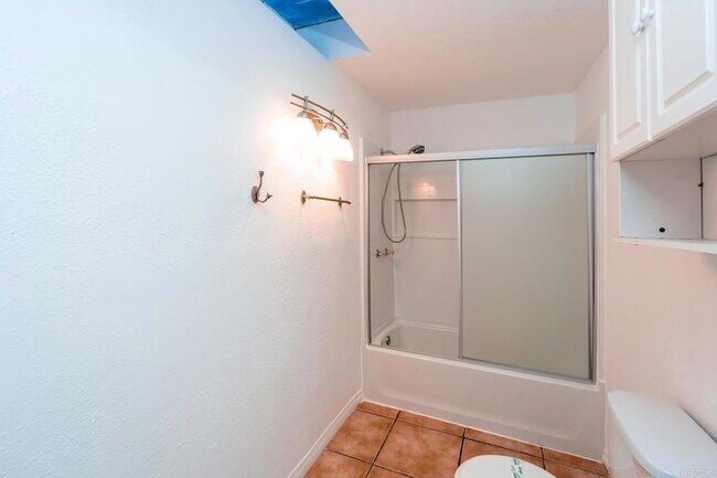 Building Photo - 1568 Primera St