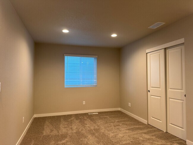 Building Photo - Amazing 3 bedroom Brand new home!!