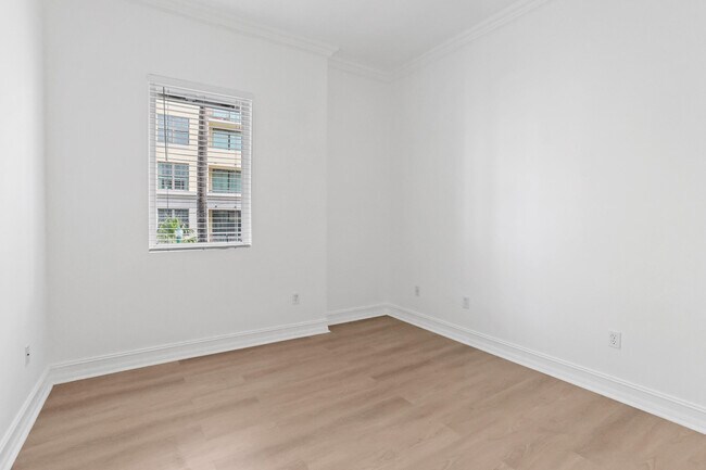 Building Photo - 12 SE 1st Ave