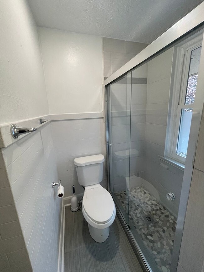 Building Photo - 825 N 6th St