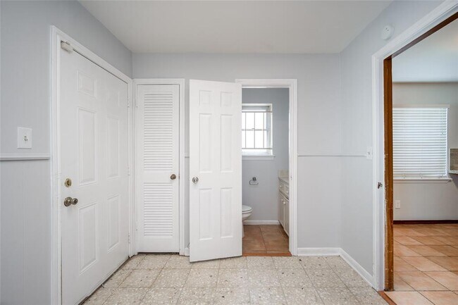 Building Photo - 15319 Paseo Del Rey Dr