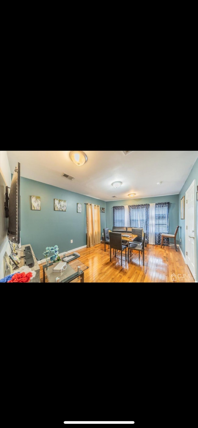 Building Photo - 524 Cornell St