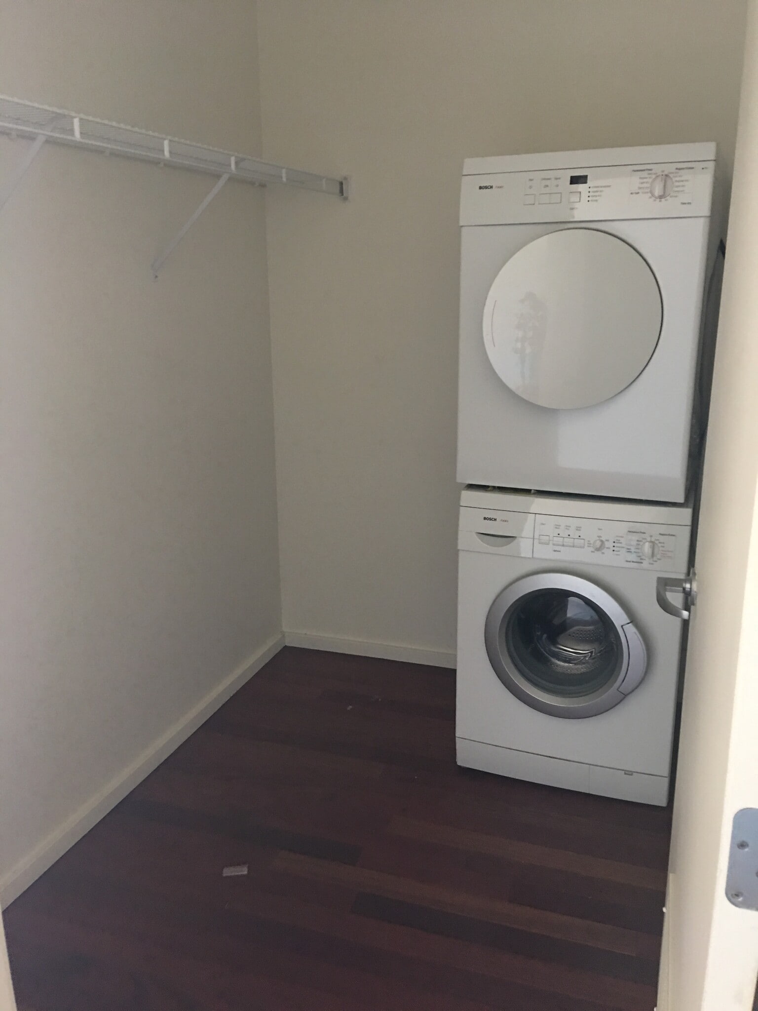 Building Photo - 550 N Saint Clair St