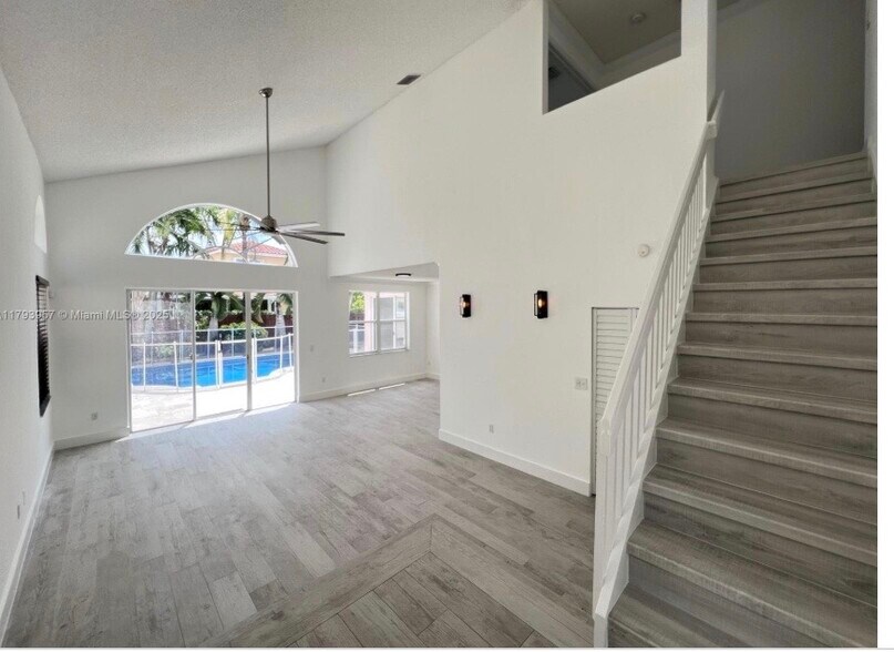 Building Photo - 725 NW 156th Ave