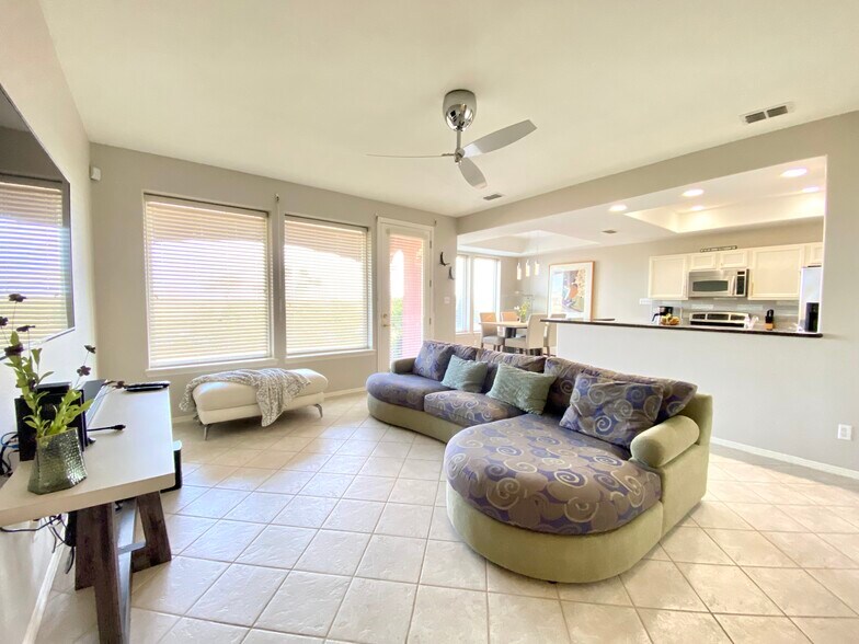 Building Photo - 9 Harbor Town