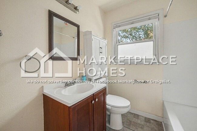 Building Photo - 3610 Oneida St
