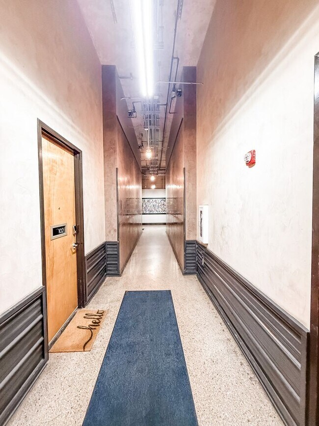 Building Photo - COMING IN SEPTEMBER!! Gorgeous 2 bedroom 1 bath Condo on Gay Street in downtown Knoxville!!!