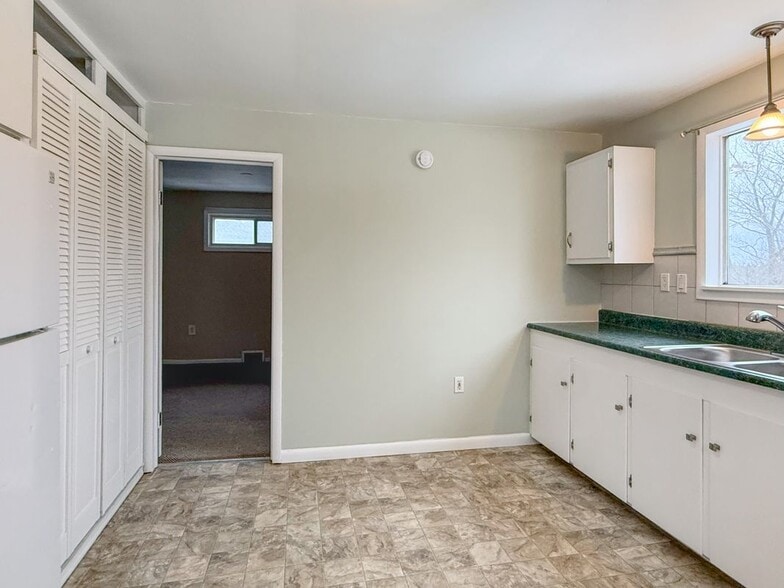 Building Photo - 2653 W Seneca Turnpike