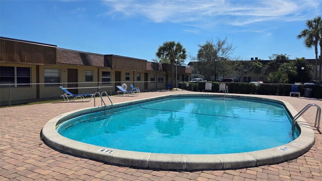 Building Photo - 416 Lakeside Dr