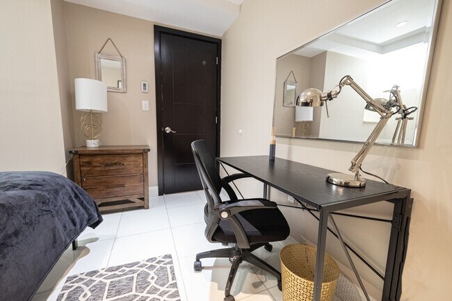 Building Photo - 5 W 101st St