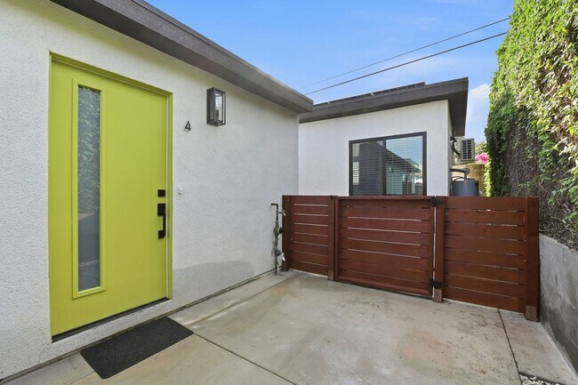 Building Photo - 2735 Broadway-4