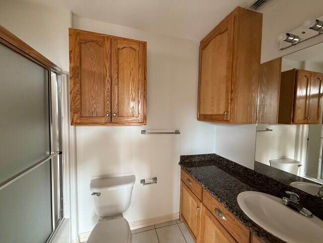 Building Photo - 1502 W Kiwi