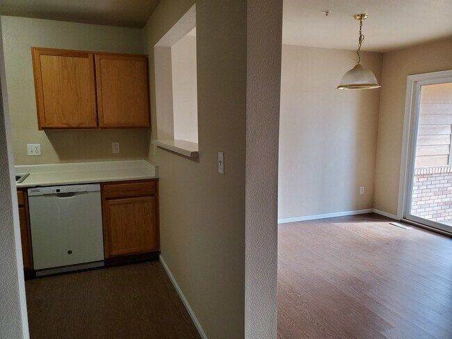 Building Photo - Spacious 3 bed, 3.5 bath condo in Rigden F...