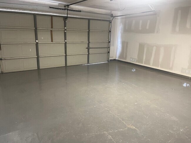 Building Photo - 4023 Briar Hollow St