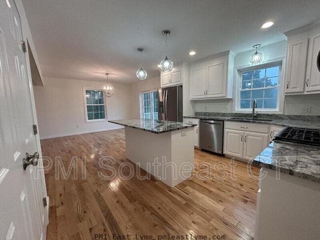 Building Photo - 23 Quakertown Mdws