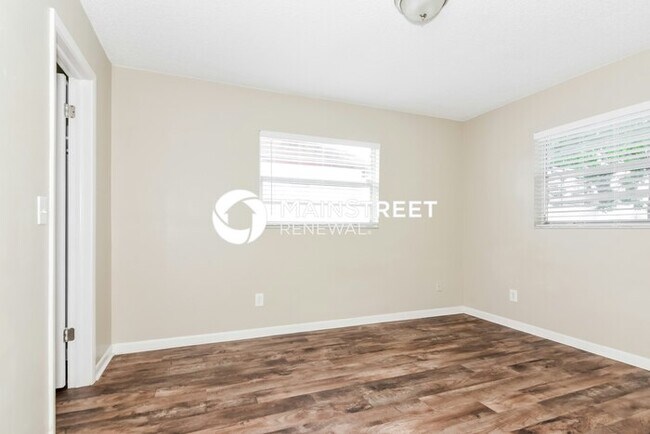 Building Photo - 3 Bedroom Pet-Friendly Home in Tarpon Spri...
