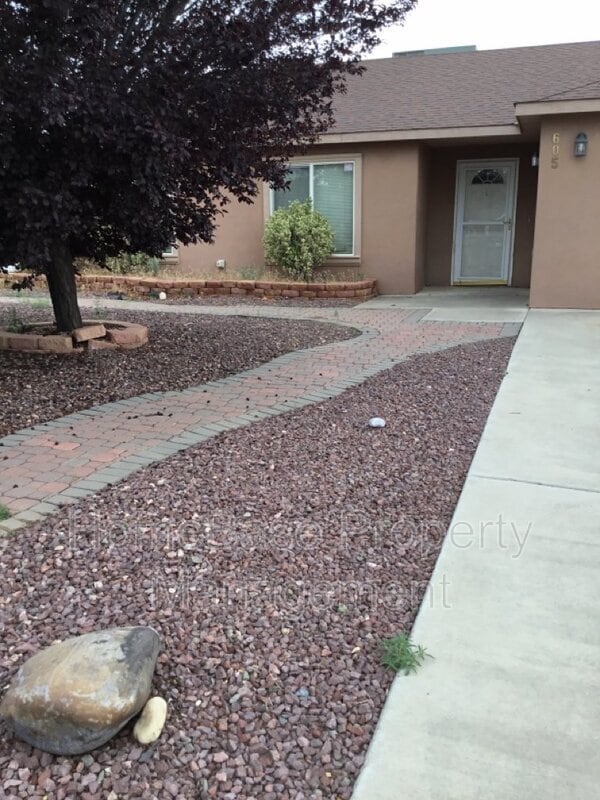 Primary Photo - 605 Mesa Vista Dr