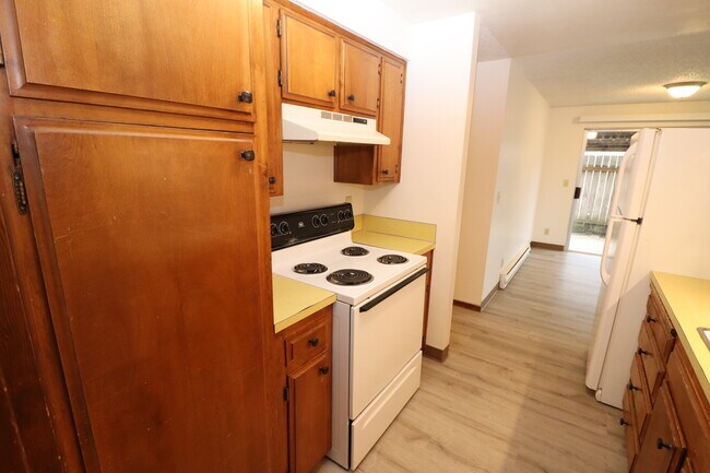 Building Photo - 4732 Cougar Ct SE