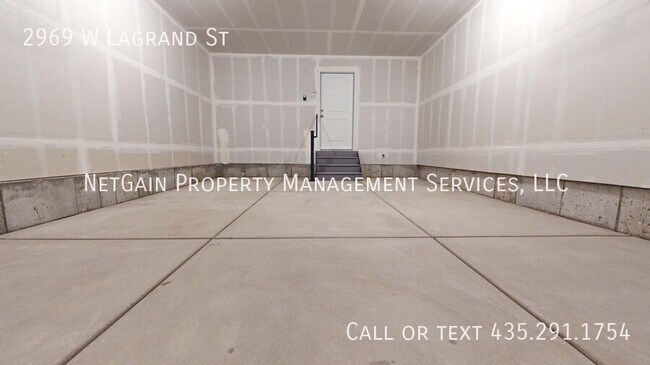 Building Photo - 2969 W LaGrand St