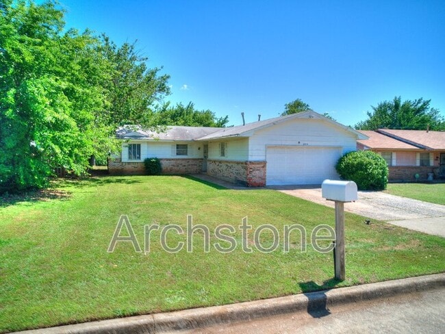 Building Photo - 8814 NE 13th St