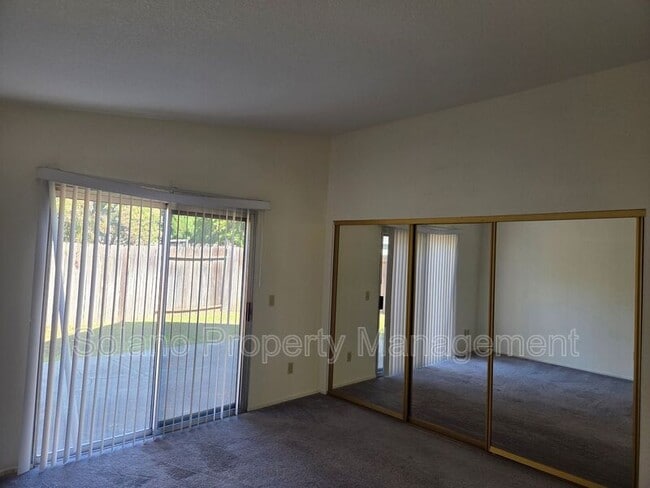 Building Photo - 203 Catalpa Ln