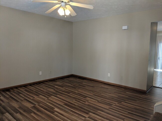 Building Photo - 230 Crossing Dr