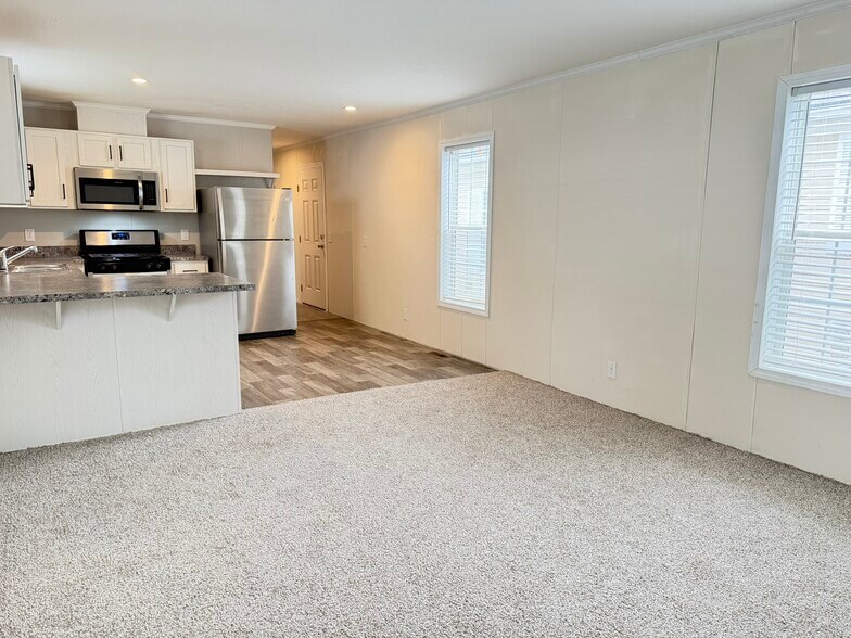 Building Photo - 1306 Scenic Dr