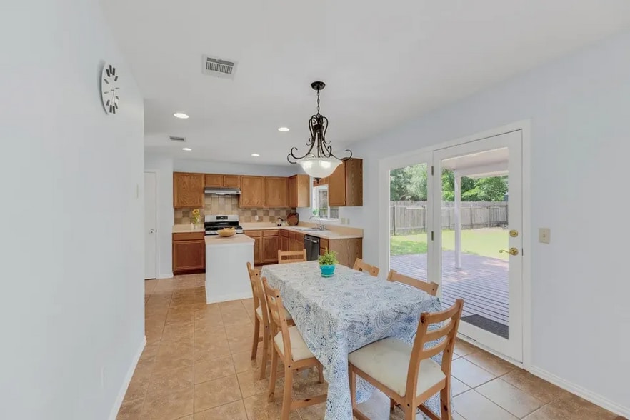 Building Photo - 16914 Dorman Dr