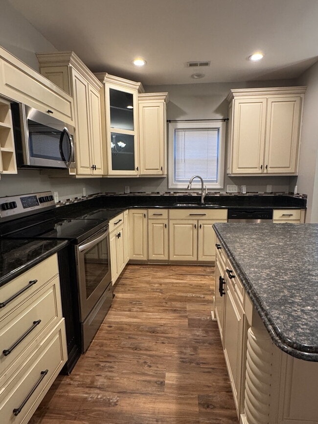 Building Photo - 106 Moonstone Ct